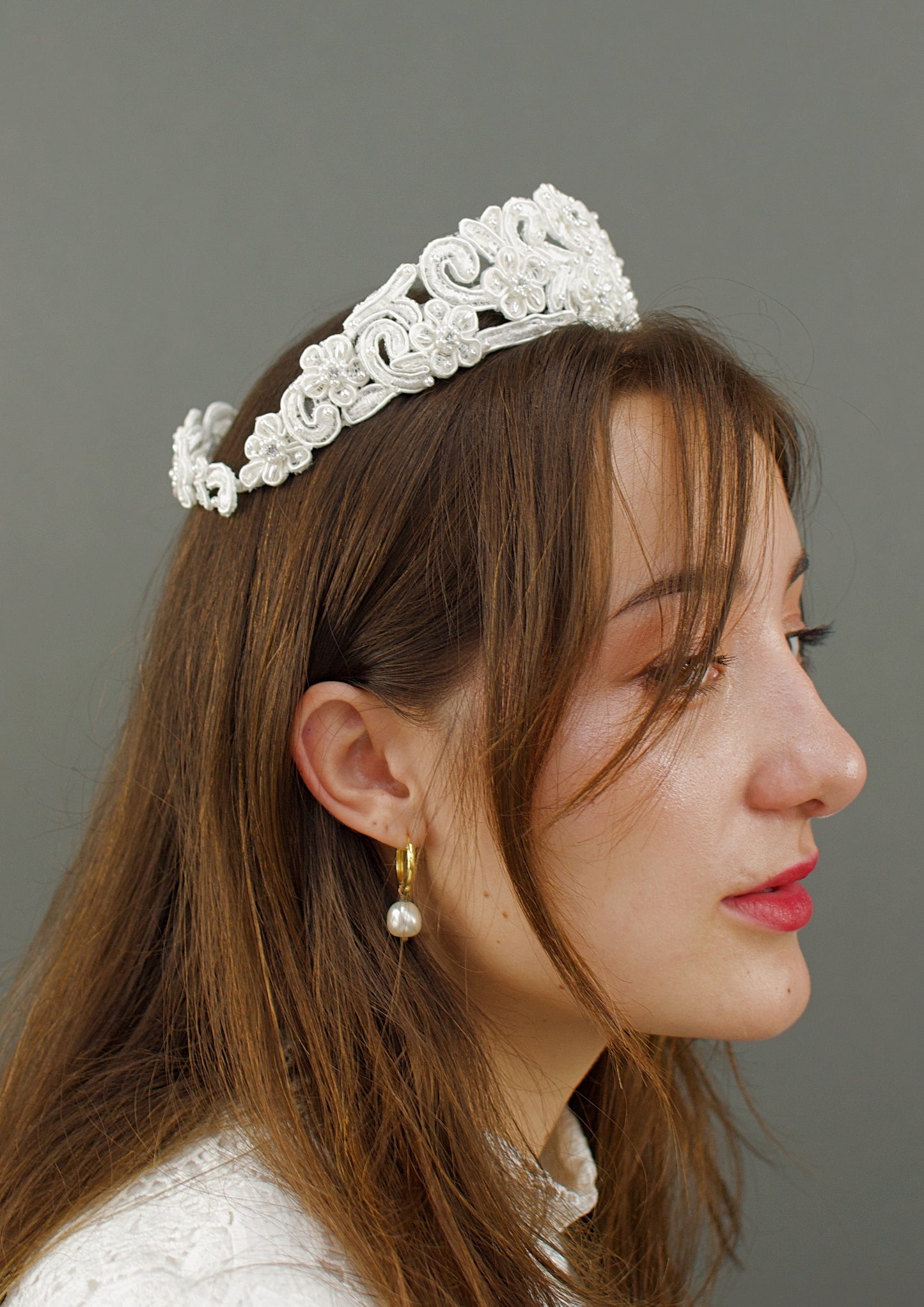 Vintage 1980s White Rhinestone Center Floral Beaded Crown