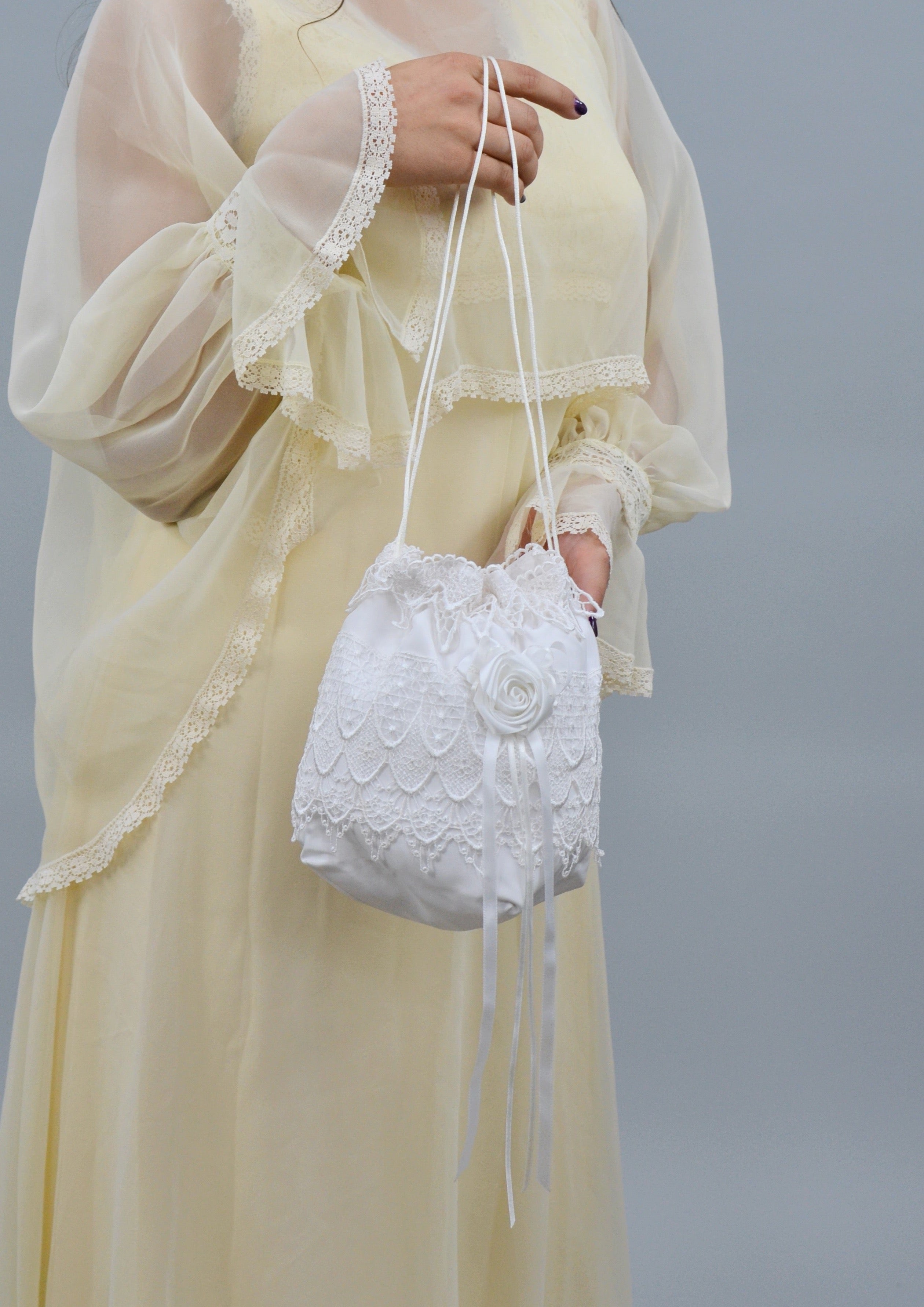 Women's Evening Handbags Floral Clutch Purses for Women Fancy Wedding  Handbag Party Bridal Clutch Shoulder Bag, White, Small : Amazon.in: Fashion